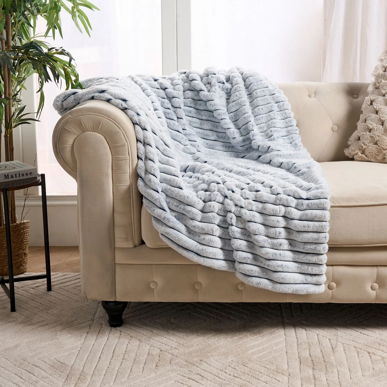 OHS Two Tone Faux Fur Ribbed Fleece Throw Thick Fluffy Blanket in Baby Blue