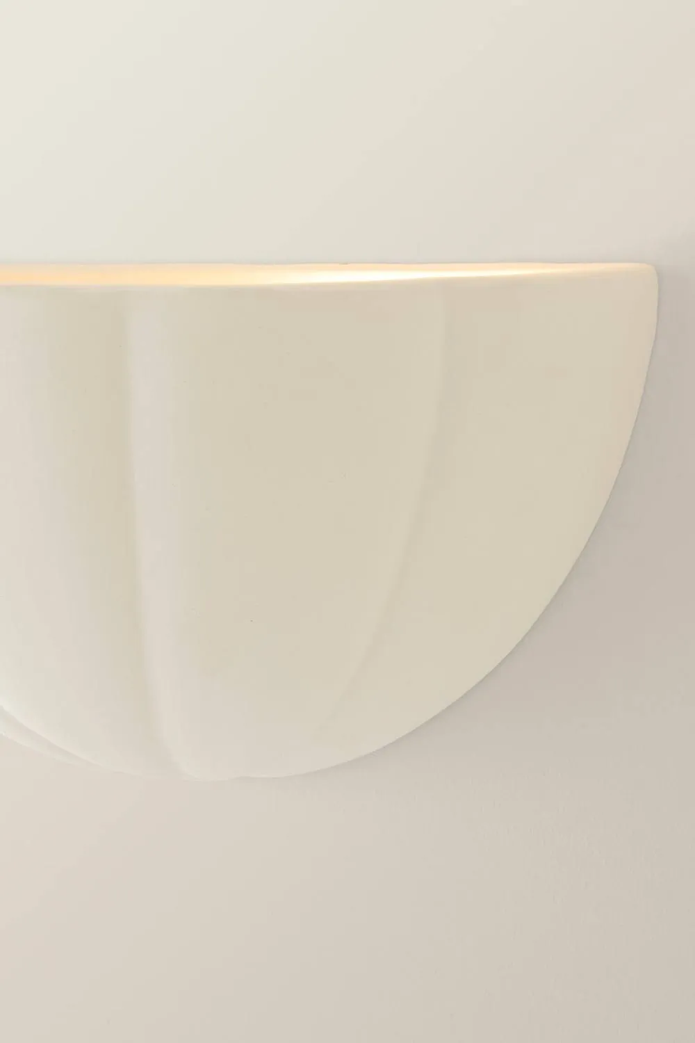 ValueLights Leonardo Scallop Curve Ceramic Flush Wall Sconce Light in Nude 4