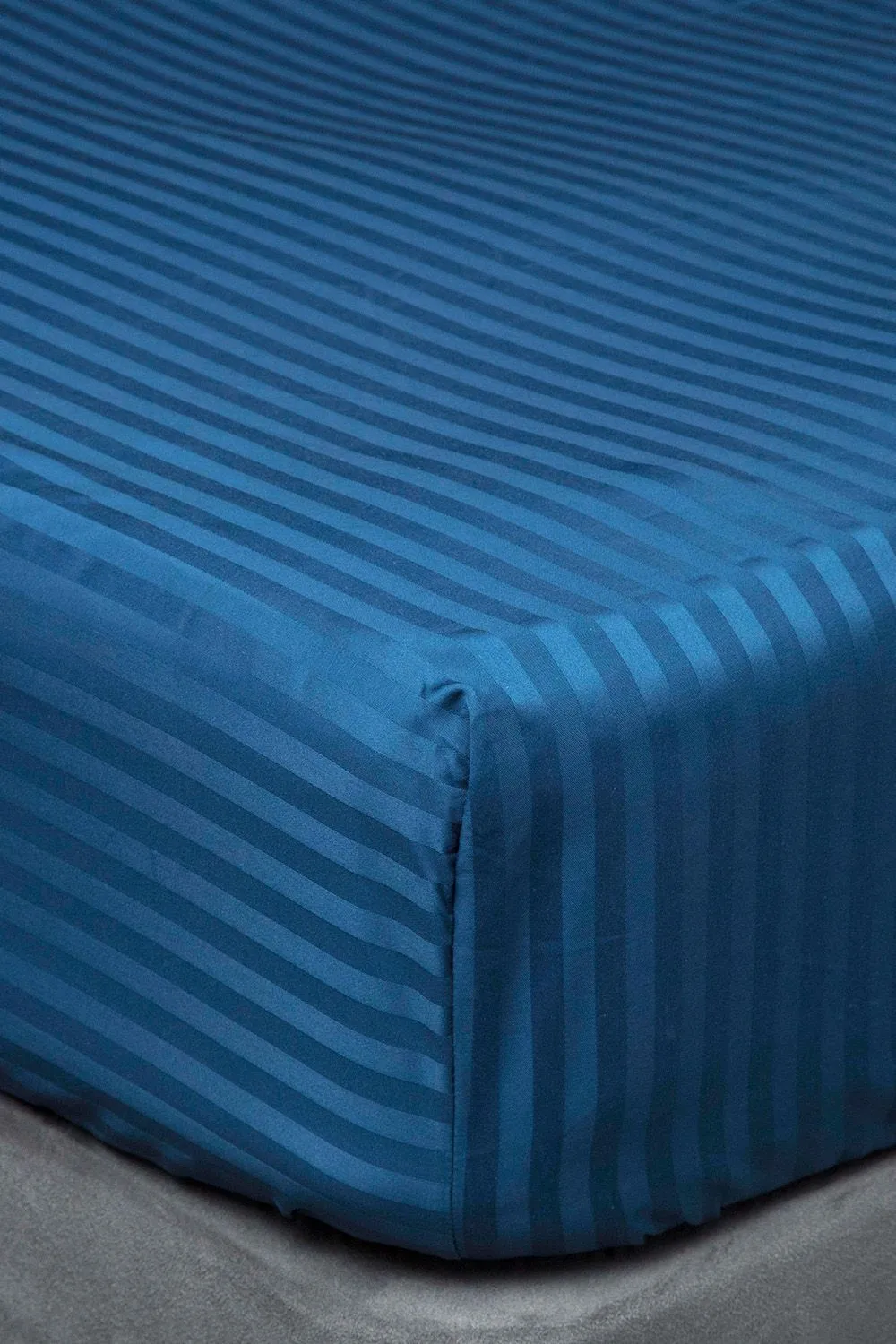 Belledorm Hotel Suite Satin Stripe 540 Thread Count 38cm Fitted Sheet in Navy 1