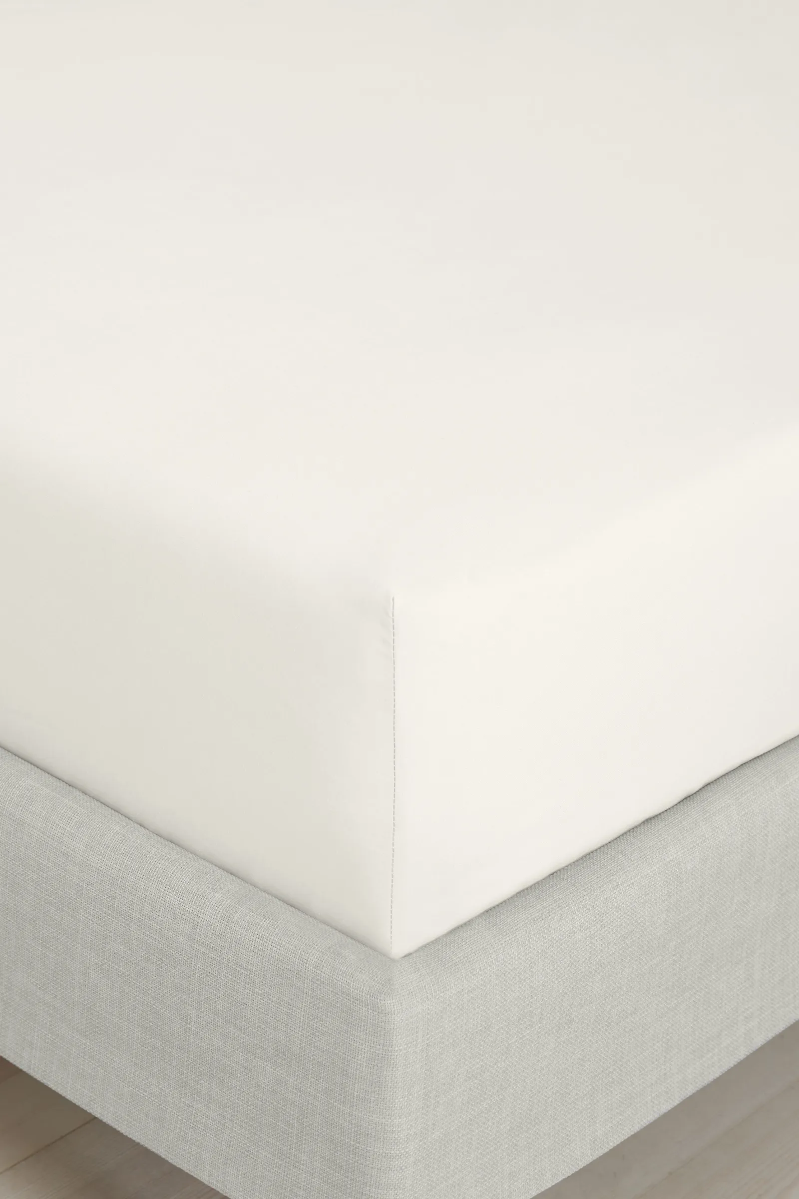 Bianca 200 Thread Count Cotton Percale 32cm Depth Sheet in Cream
