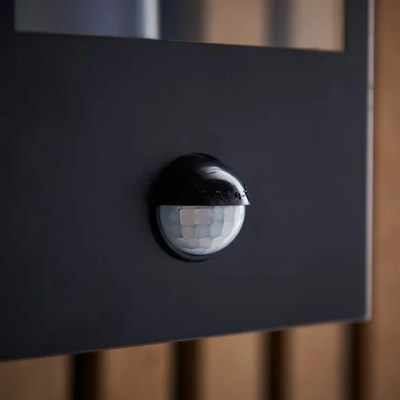 London PIR Wall Light 4