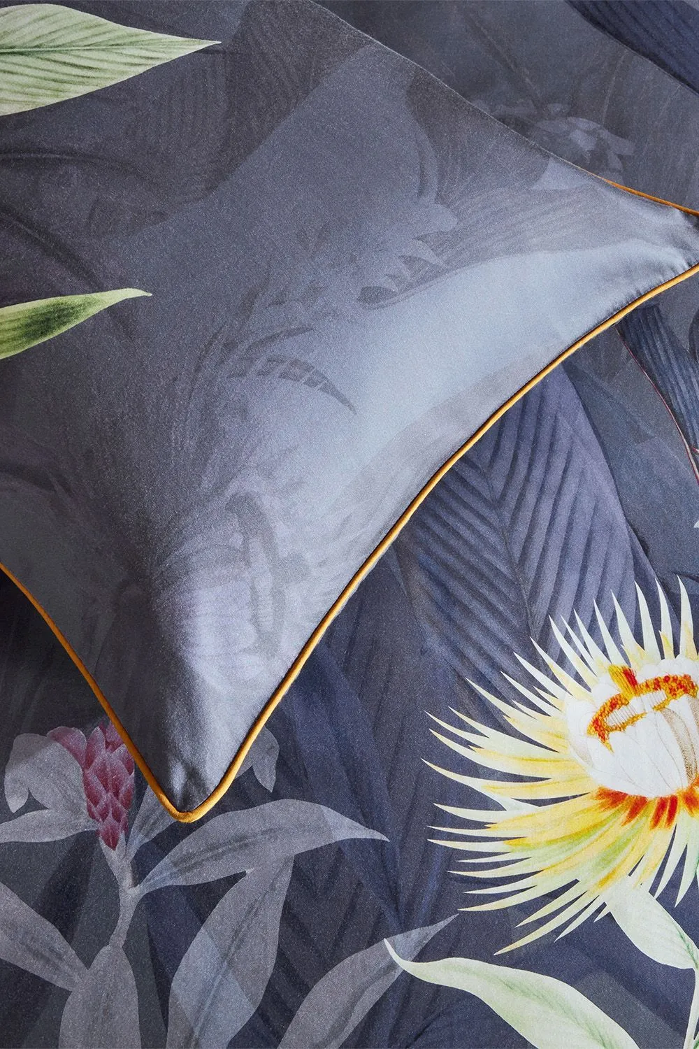 Paoletti Artemis 200 Thread Count Botanical Piped Pillowcases 2