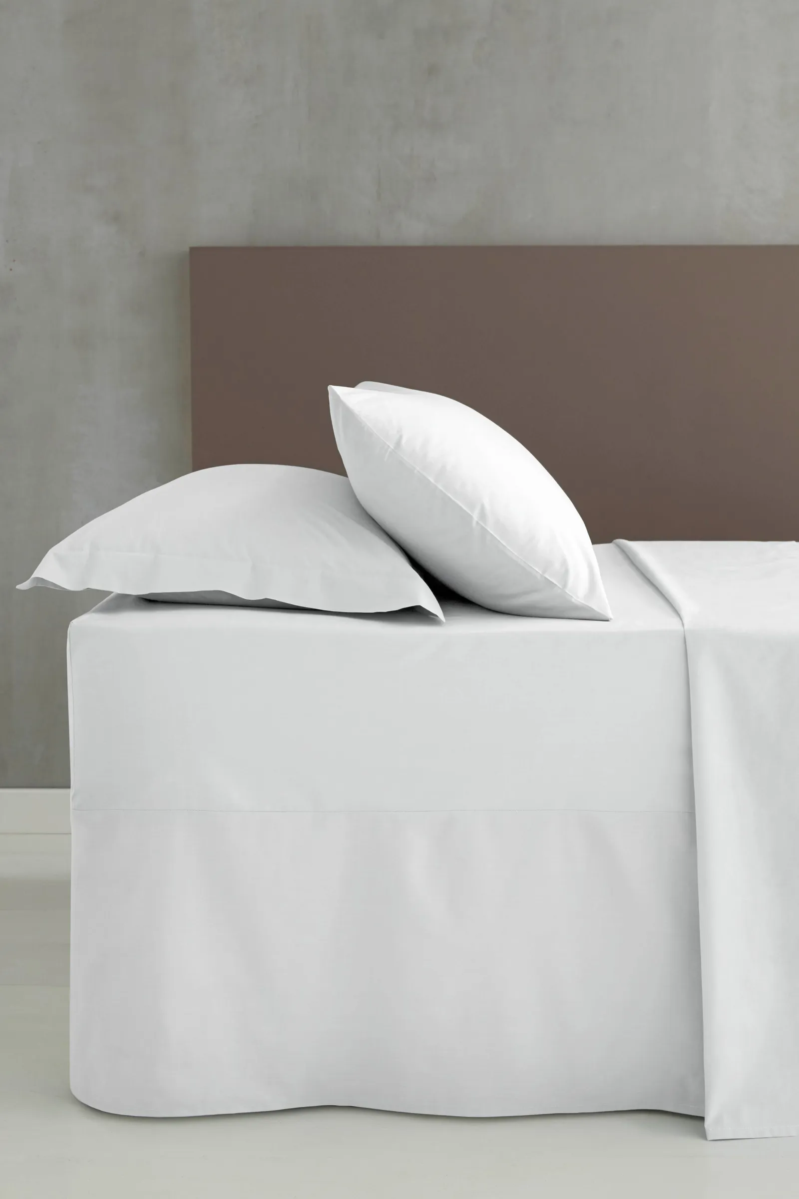 Catherine Lansfield 'Easy Iron Percale' Combed Polycotton 25cm Depth Sheet in White 1