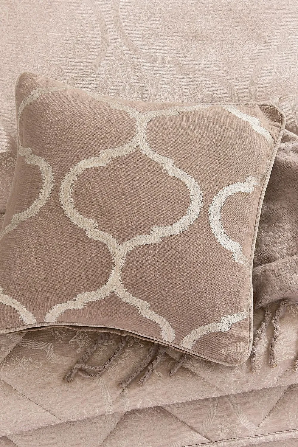 1951 'Reza' Cotton Cushion in Pink