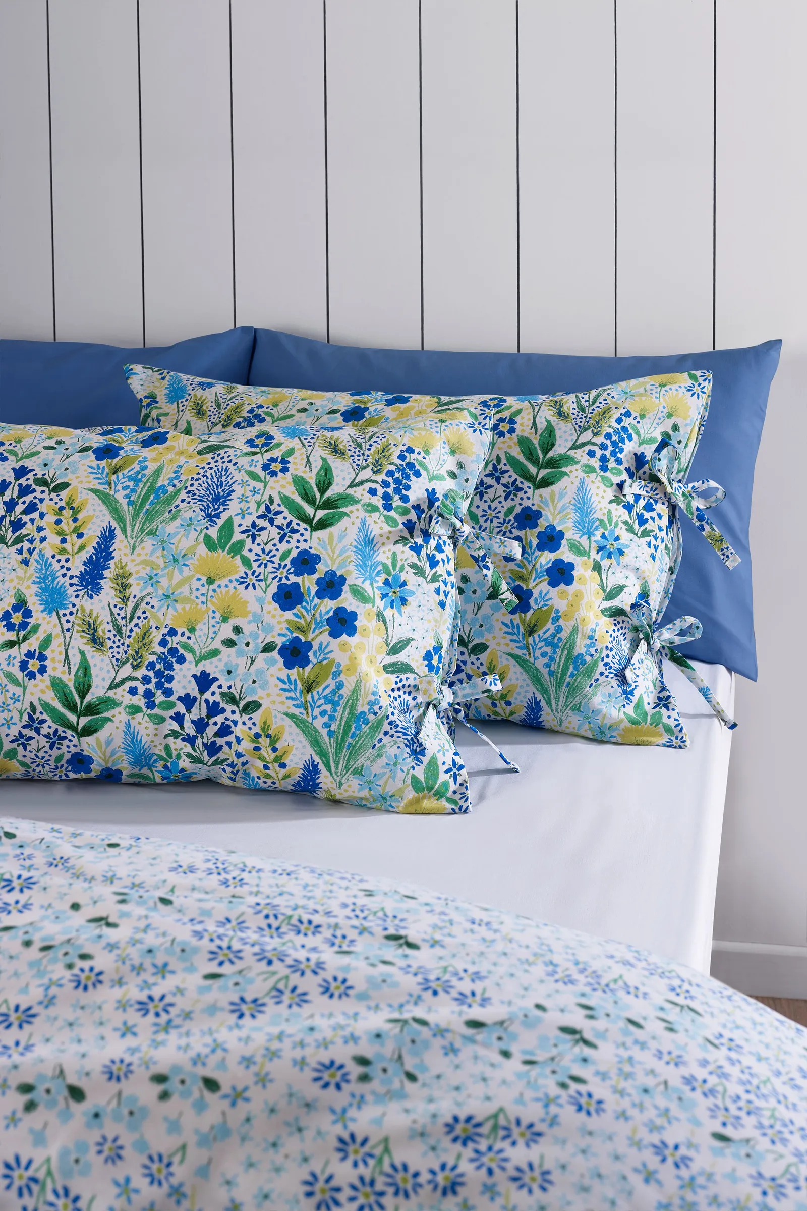 Catherine Lansfield 'Tilly Floral' Reversible Duvet Cover Set in Blue 3