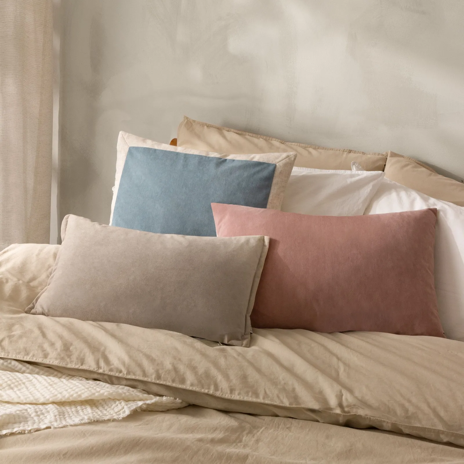 Yard Darland Velvet Cushion in Dusty Pink 6