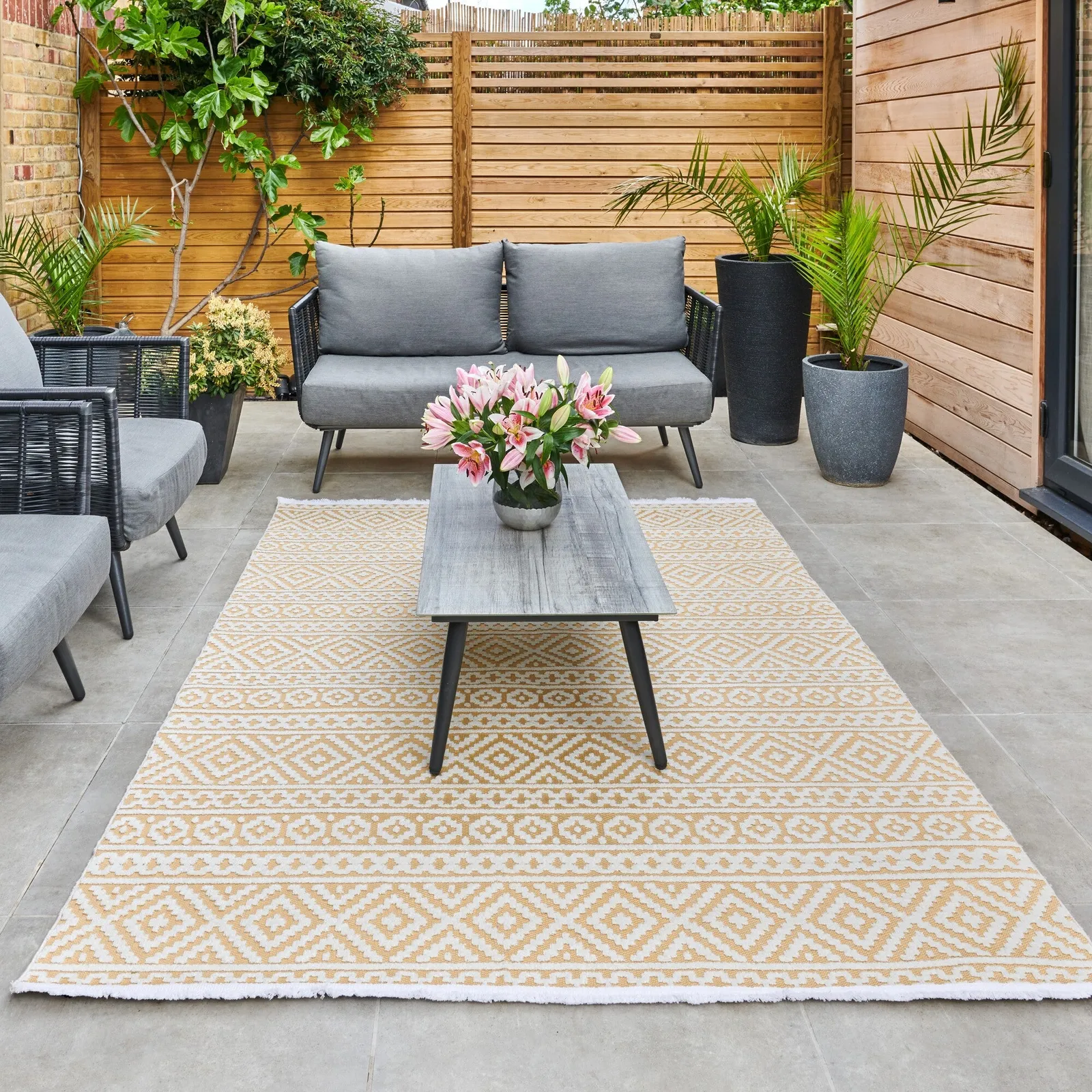 Jazz Traditional Indoor Outdoor Rug Jazz Amber