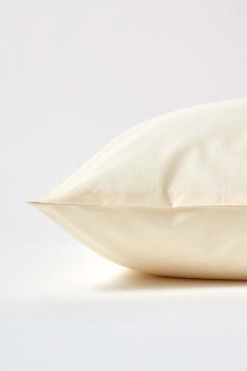 Homescapes Egyptian Cotton Housewife Pillowcase 200 TC, Standard Size in Cream 2