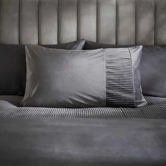 Liliana Pleated Luxury Velvet Duvet Cover and Pillowcase Set 2
