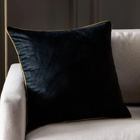 Furn. Square Cushion 1