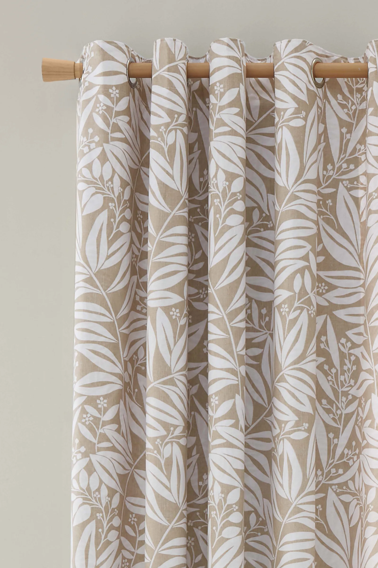 Catherine Lansfield 'Sorrel Leaf' Fully Reversible Eyelet Curtains in Natural 3