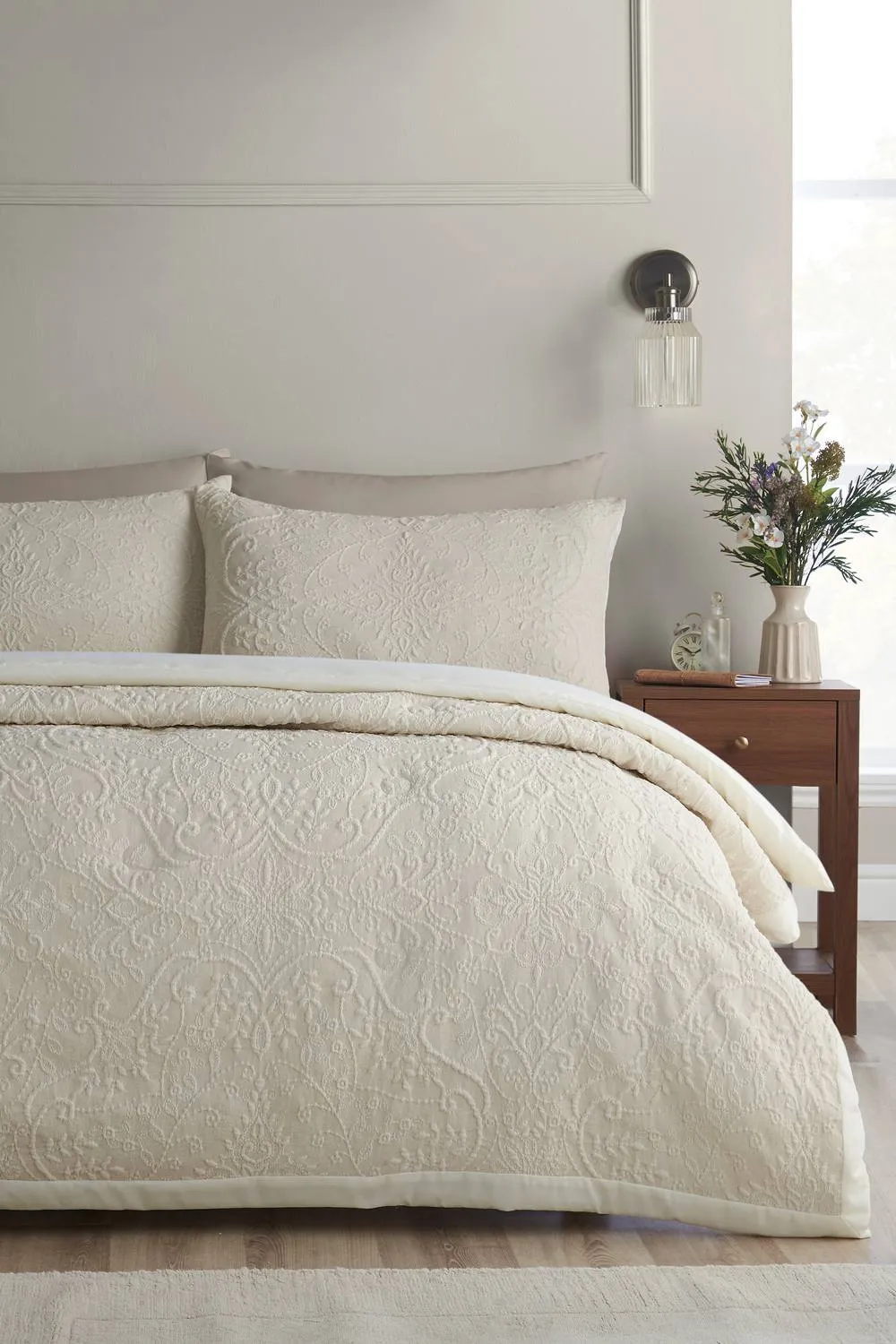 Catherine Lansfield 'Amelia Jacquard' Bedspread in Cream 2