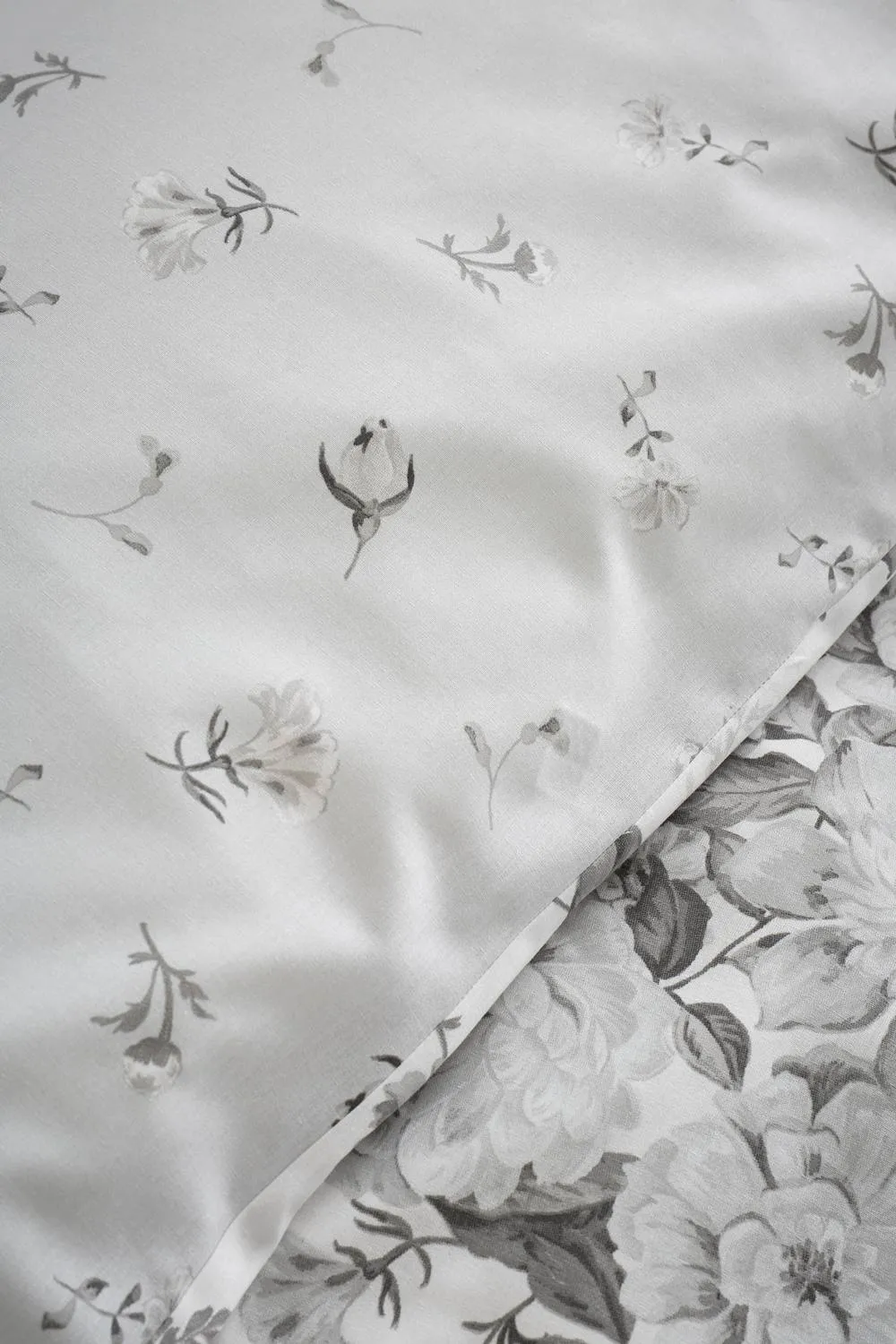 Catherine Lansfield 'Elinda Floral' Reversible Duvet Cover Set in White 4