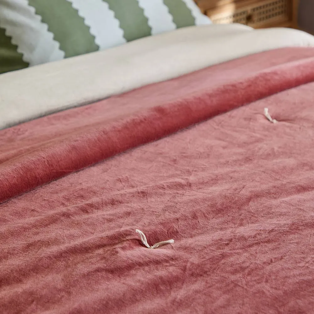 Wylder Edie 100% Cotton Velvet Bedspread in Rose 2