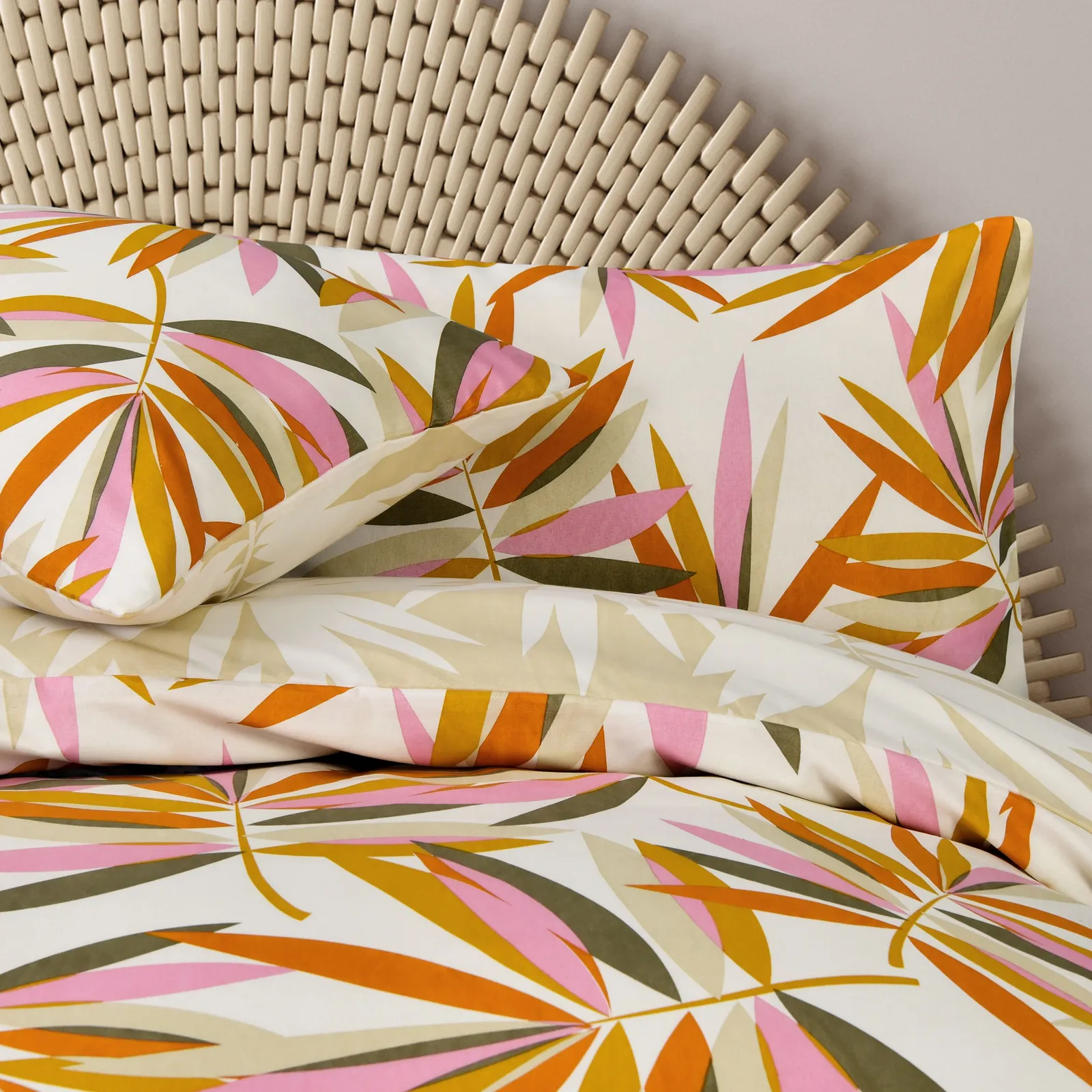 Smart Living Luxury Super Soft Reversible Bright Leaves Duvet Cover With Pillowcase in Natural 4