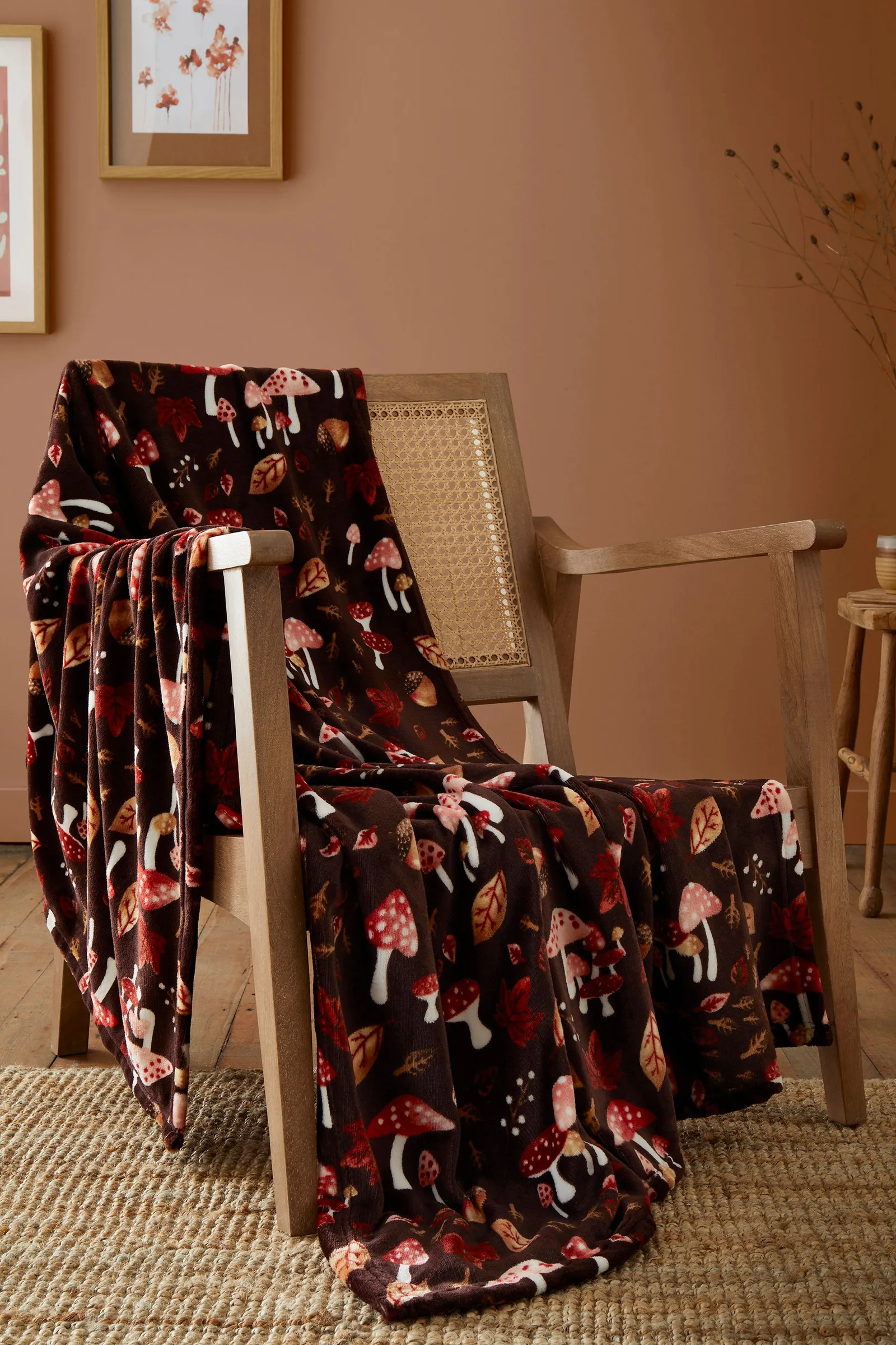 Fusion 'Woodland Dreams' Autumnal Print Fleece Throw in Chocolate