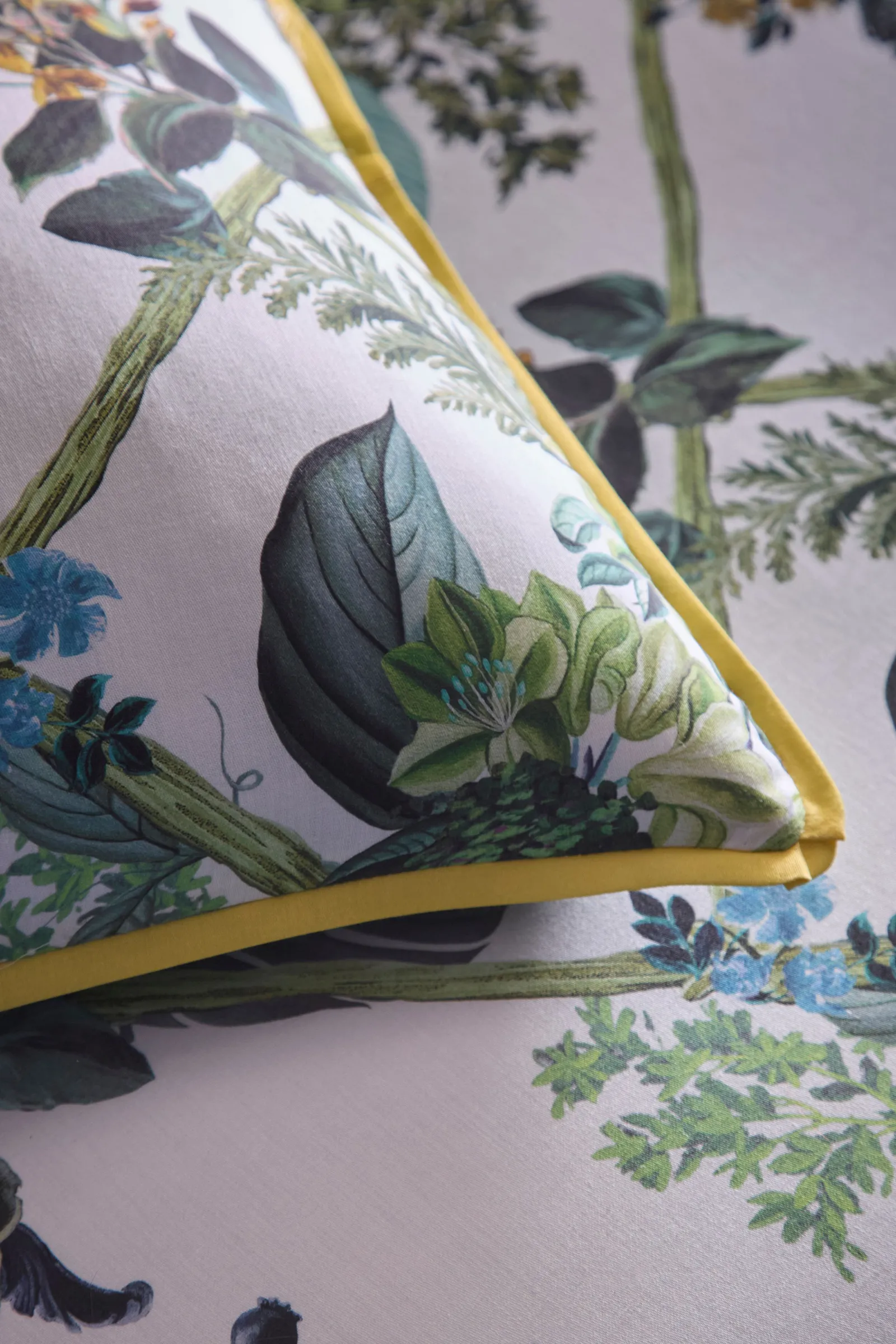 Laurence Llewelyn-Bowen 'Cotswald Fantasia' Floral Print 200 Thread Count Cotton Duvet Cover Set in Green 3