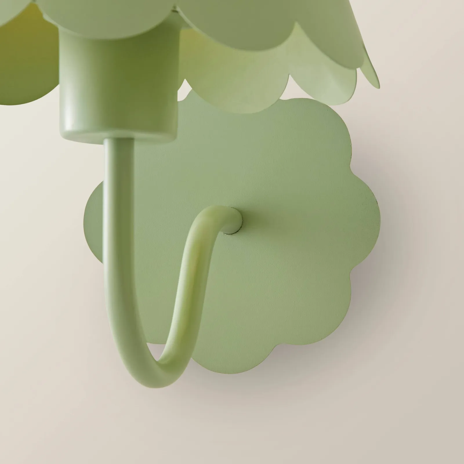 ValueLights Hattie Rechargeable Metal Scalloped Edge Wall Light in Pale Green 5