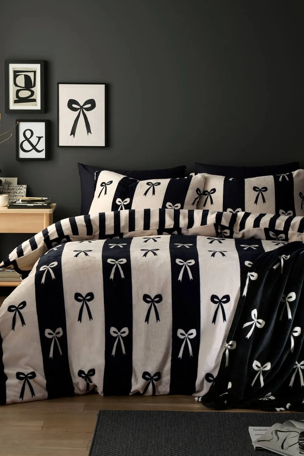Fusion 'Bows' Soft Fleece Duvet Cover Set in Black 5