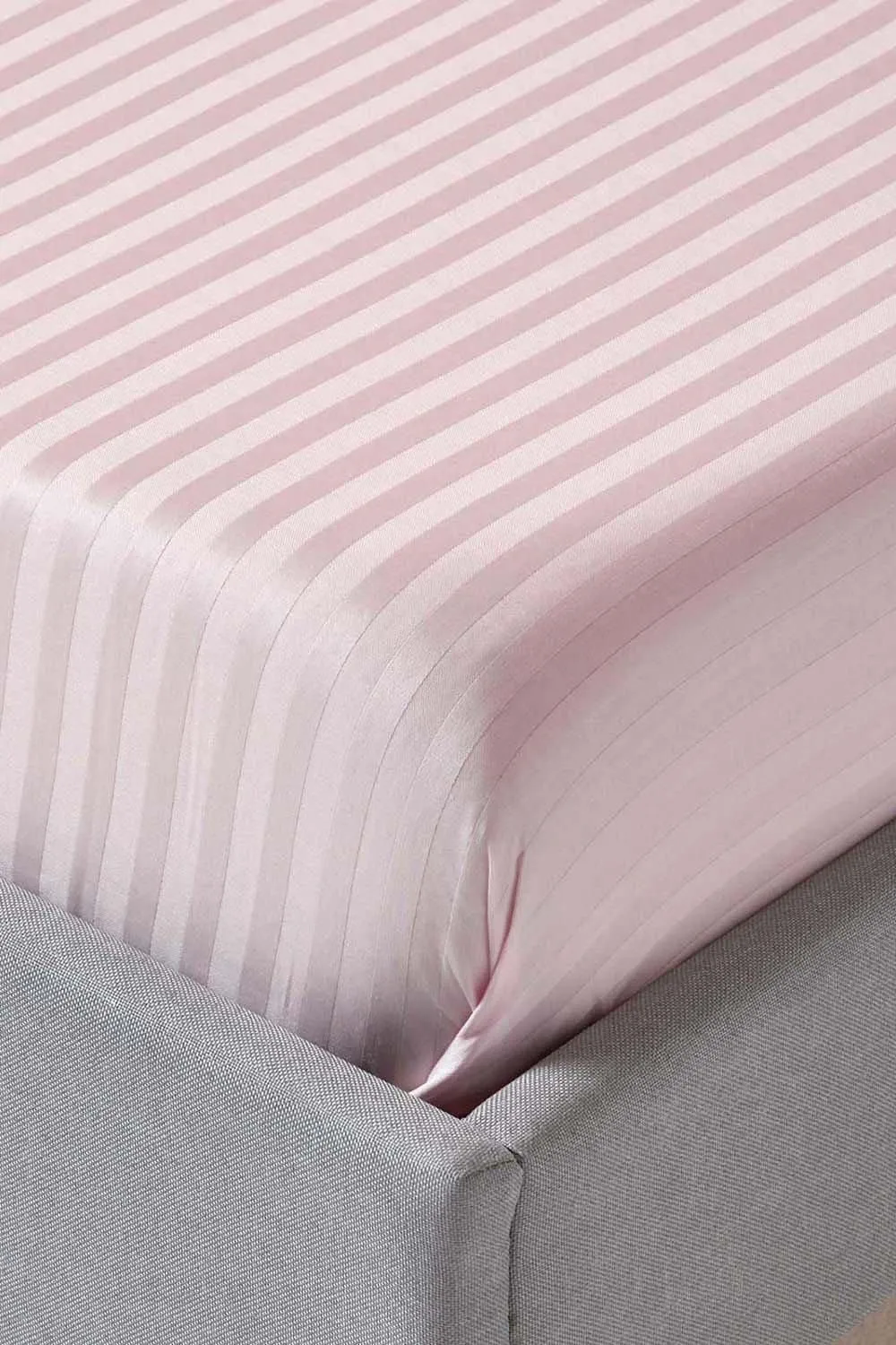 Homescapes Egyptian Cotton Satin Stripe Flat Sheet 330 Thread Count in Dusty Pink 2