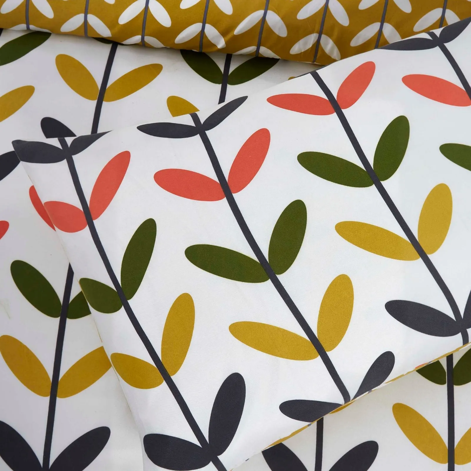 Rapport Home Jules Floral Microfiber Reversible Duvet Cover Set with Pillowcase in Yellow 2