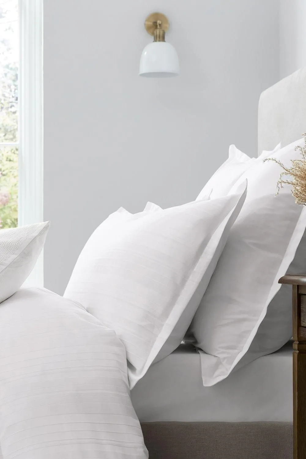 Murmur 'Seren' Cotton Sateen Duvet Cover in White 2