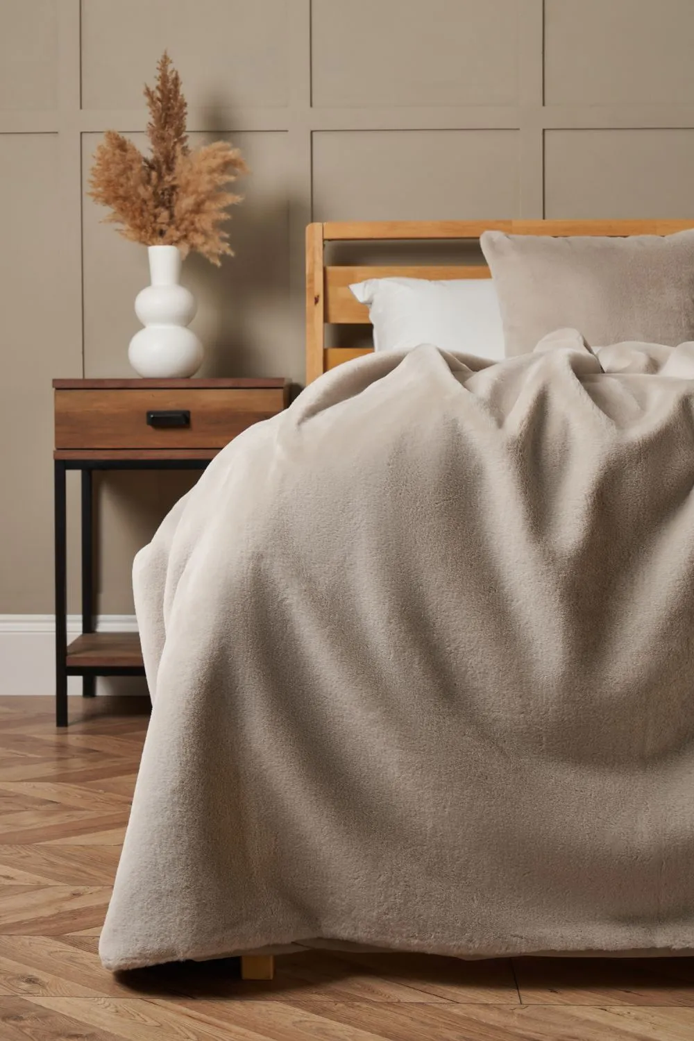 BHS Faux Fur Throw with Velvet Backing in Natural