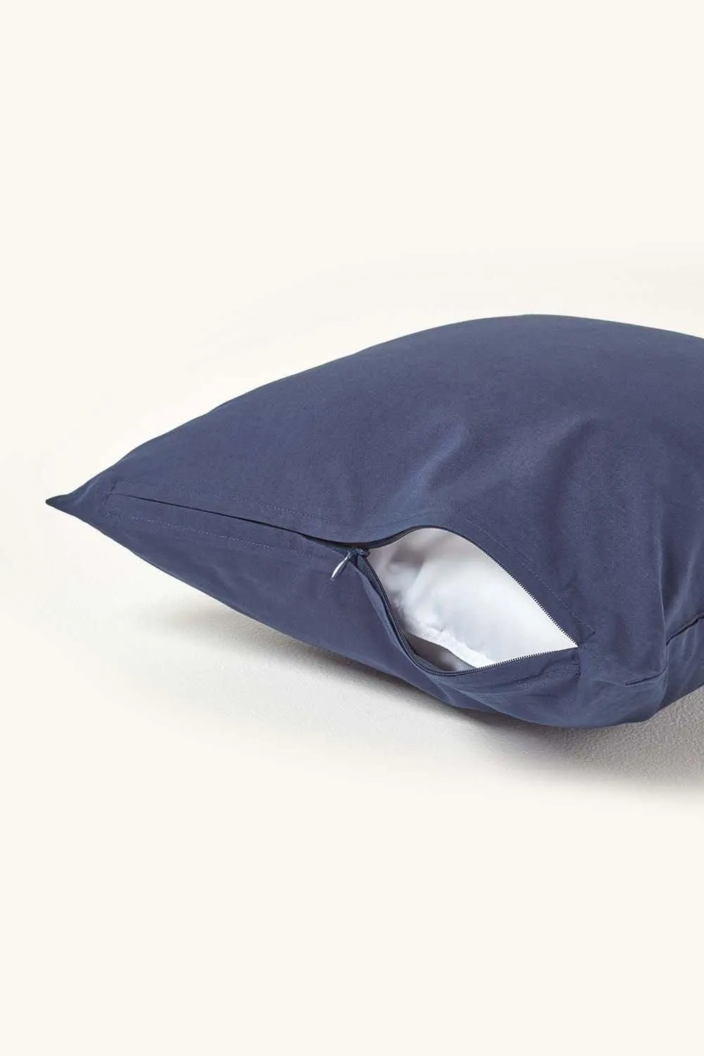 Homescapes Continental Egyptian Cotton Pillowcase 200 TC, 40 x 40 cm in Navy 3