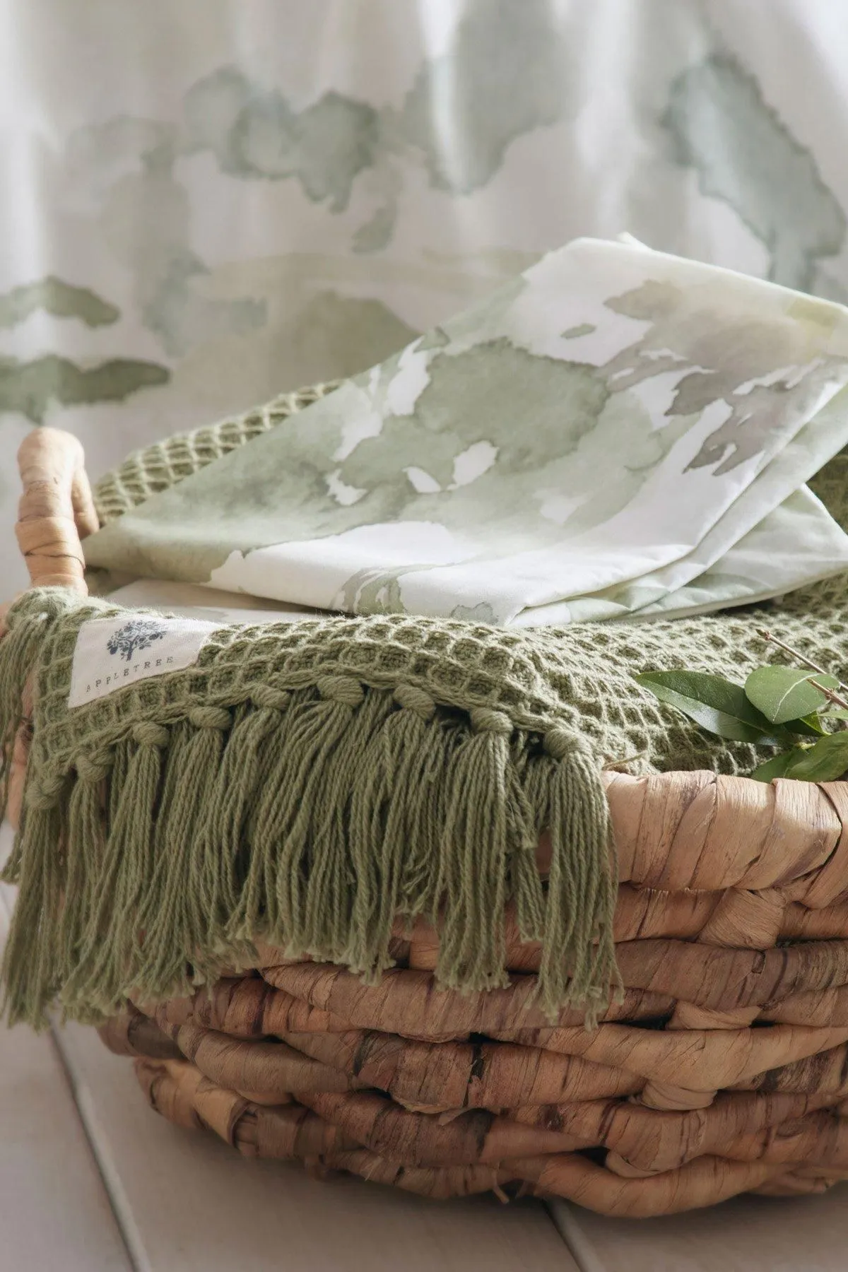 Appletree 'Edale' 100% Cotton Duvet Cover Set With Contrast Piping in Green 4