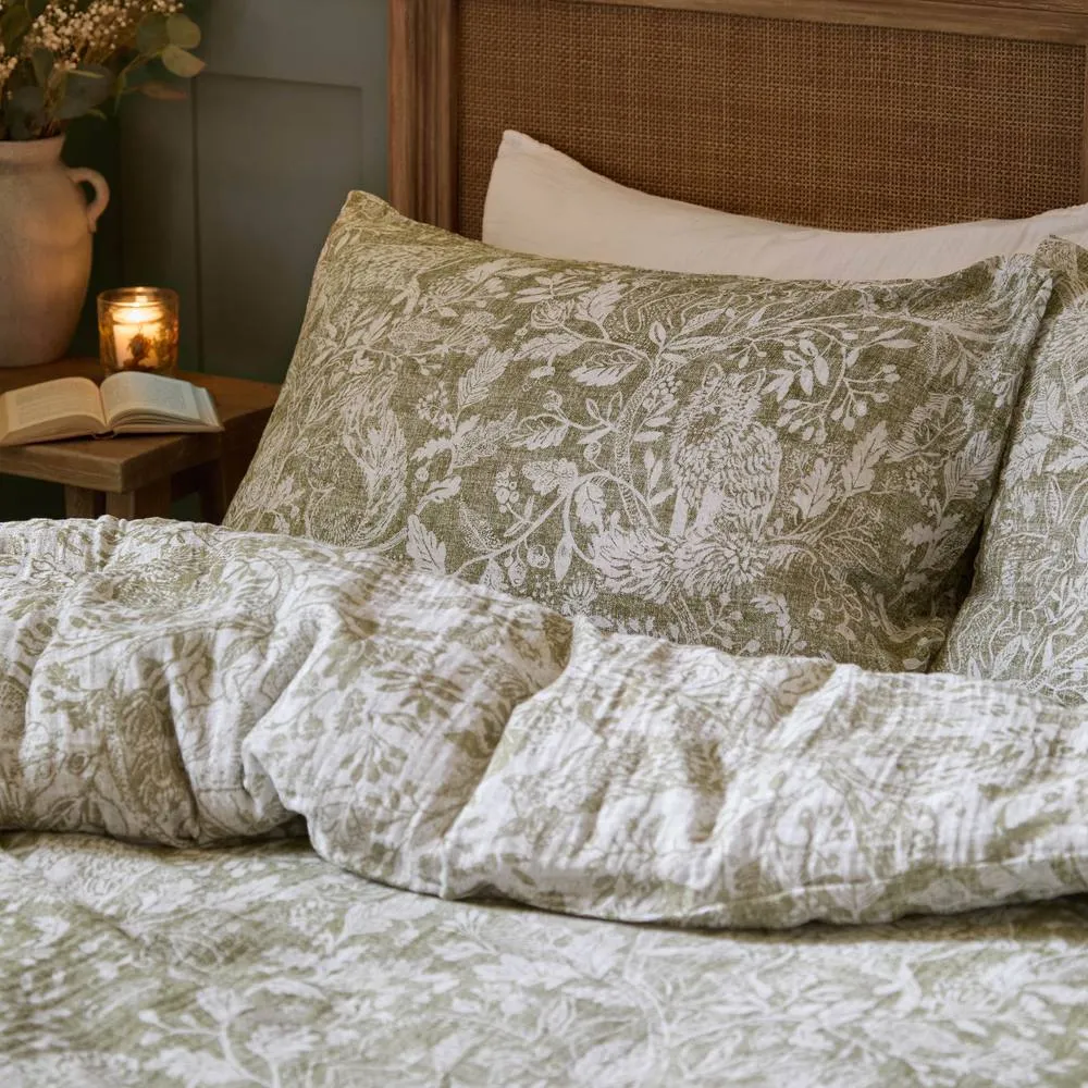 Voyage Maison Cademuir Reversible 100% Cotton Duvet Cover Set in Green 2