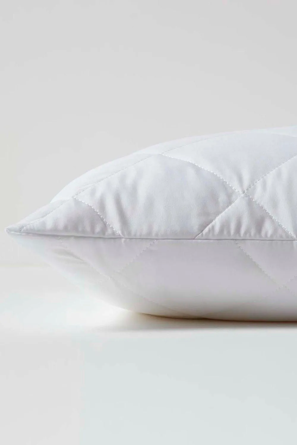 Homescapes Anti Allergy Pillow Protectors, Pack of 4 in White 3