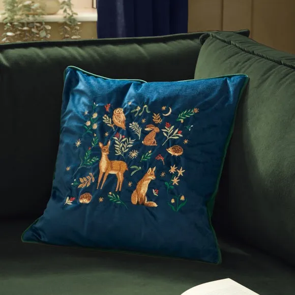 Furn. Berry Woods Square Cushion 1