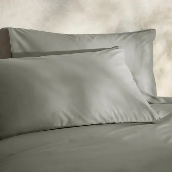 100% Egyptian Cotton 220 Thread Count Standard Pillowcase Pair 1