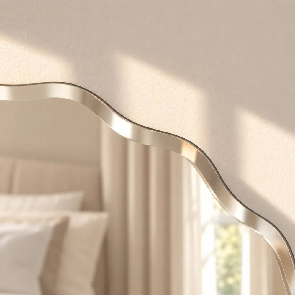 Melody Maison Frameless Scalloped Bevelled Edge Wall Mirror - 60cm X 60cm in Clear 3