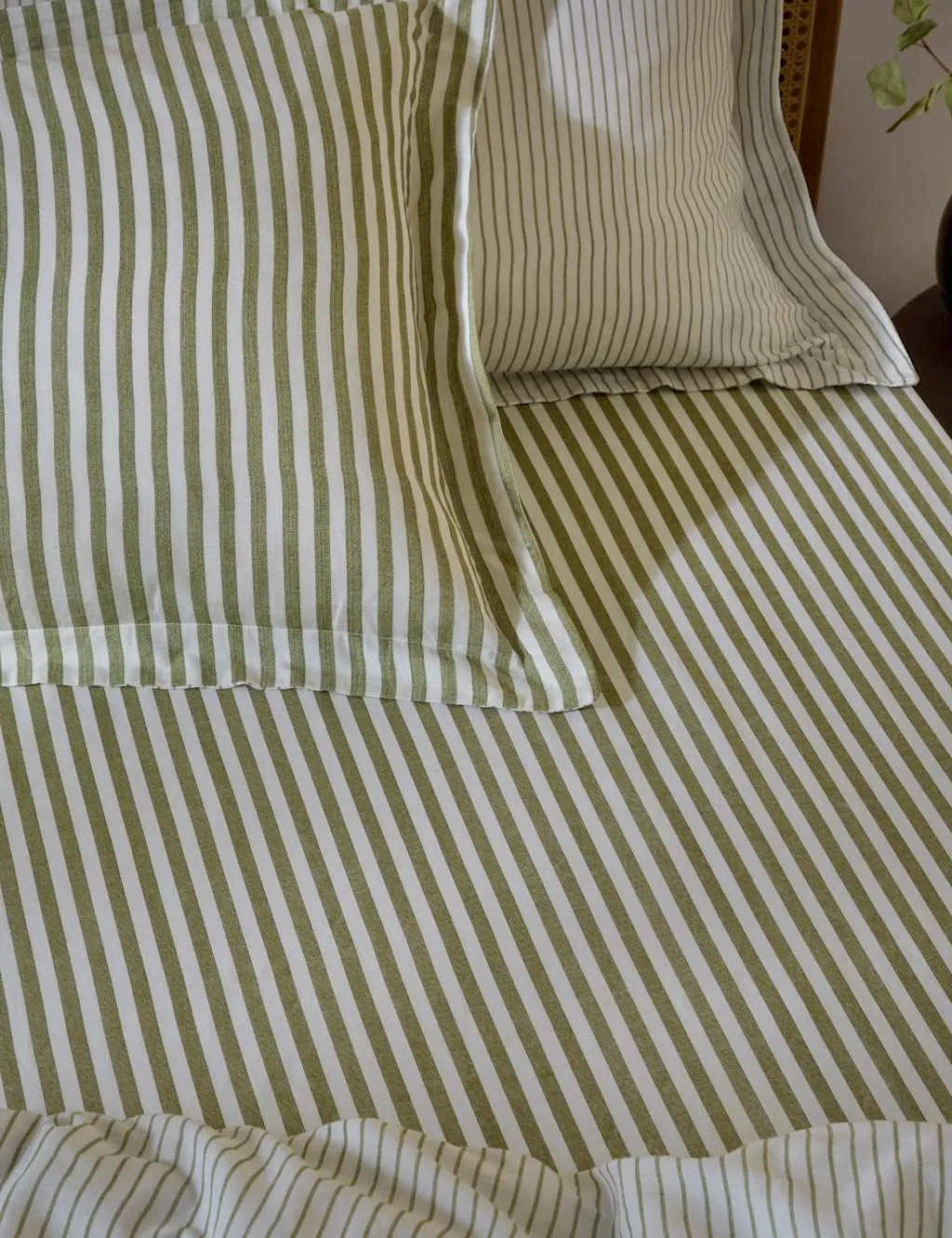 YARD Pure Cotton Striped Fitted Sheet Olive