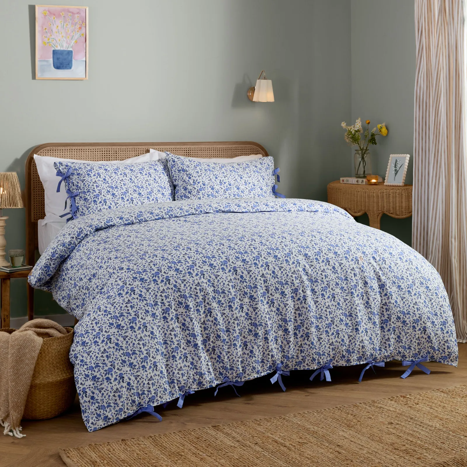 Wylder Hannah Floral 100% Cotton Duvet Cover Set in Blue 1