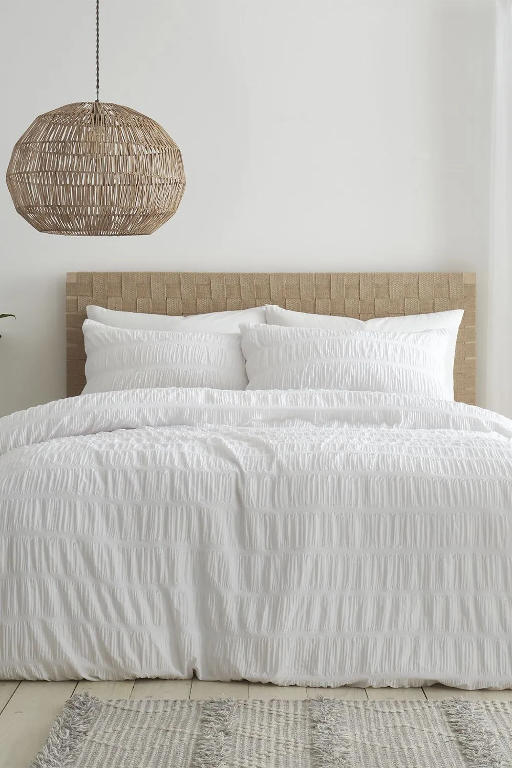 Catherine Lansfield 'Seersucker' Duvet Set in White