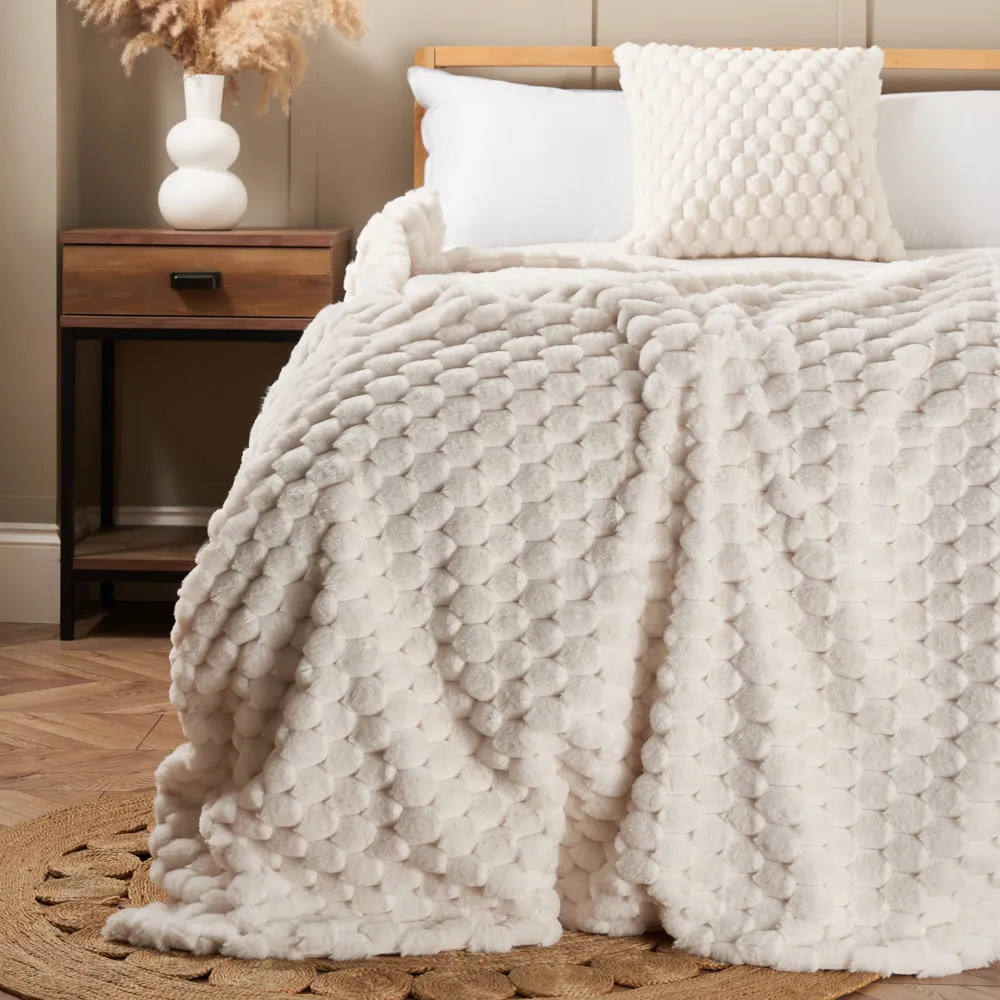 Honeycomb Faux Fur Throw, Cream 1