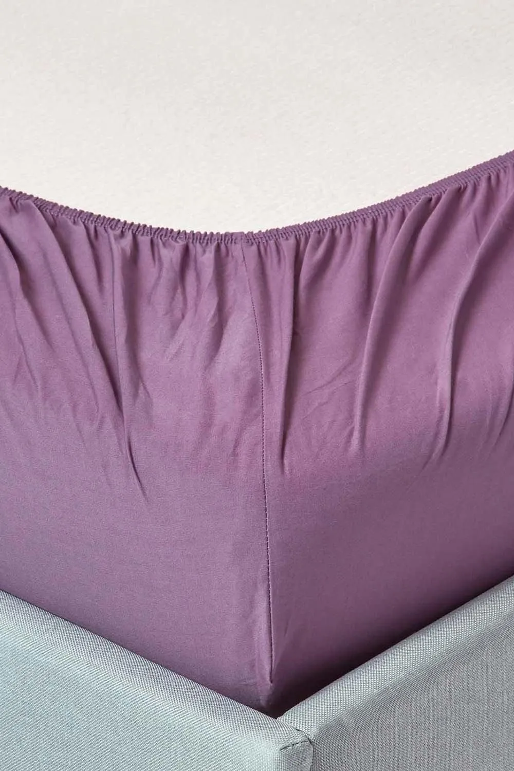 Homescapes Egyptian Cotton Deep Fitted Sheet 18 inch 200 Thread Count in Grape 2