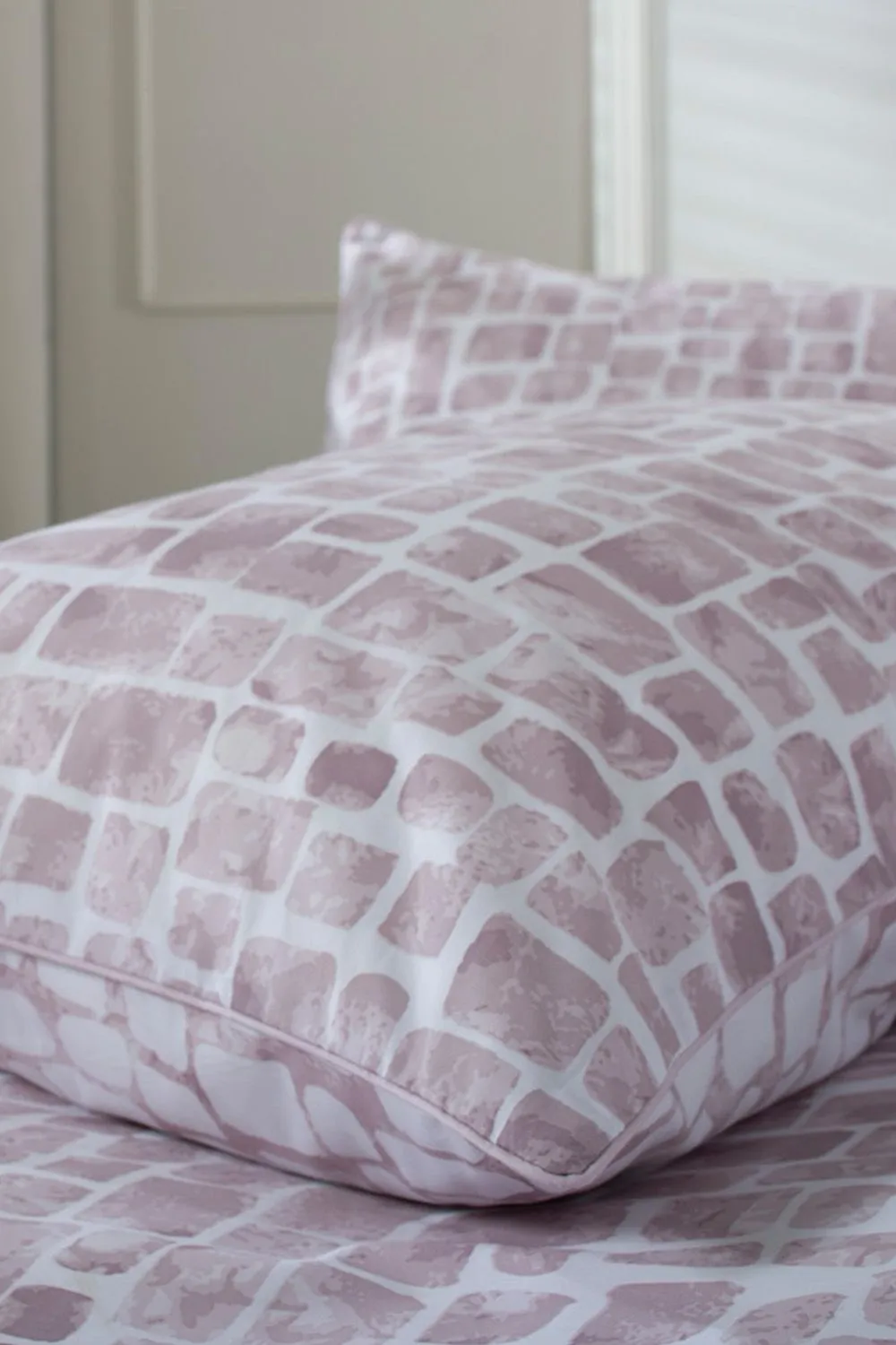 The Lyndon Company Tulle Extrasoft 100% Cotton Breathable Duvet Cover Set in Pink 4