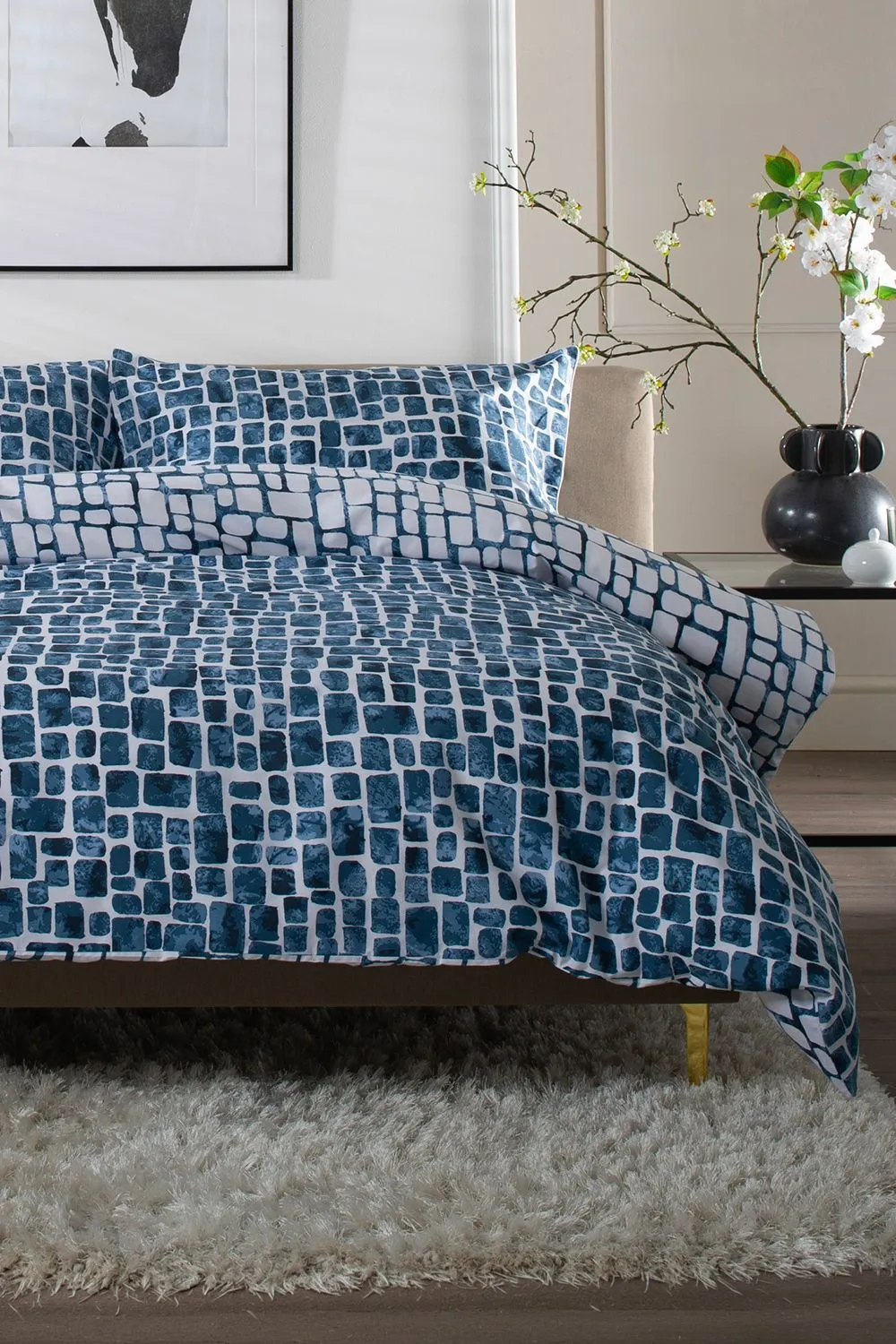 The Lyndon Company Tulle Extrasoft 100% Cotton Breathable Duvet Cover Set in Navy 2
