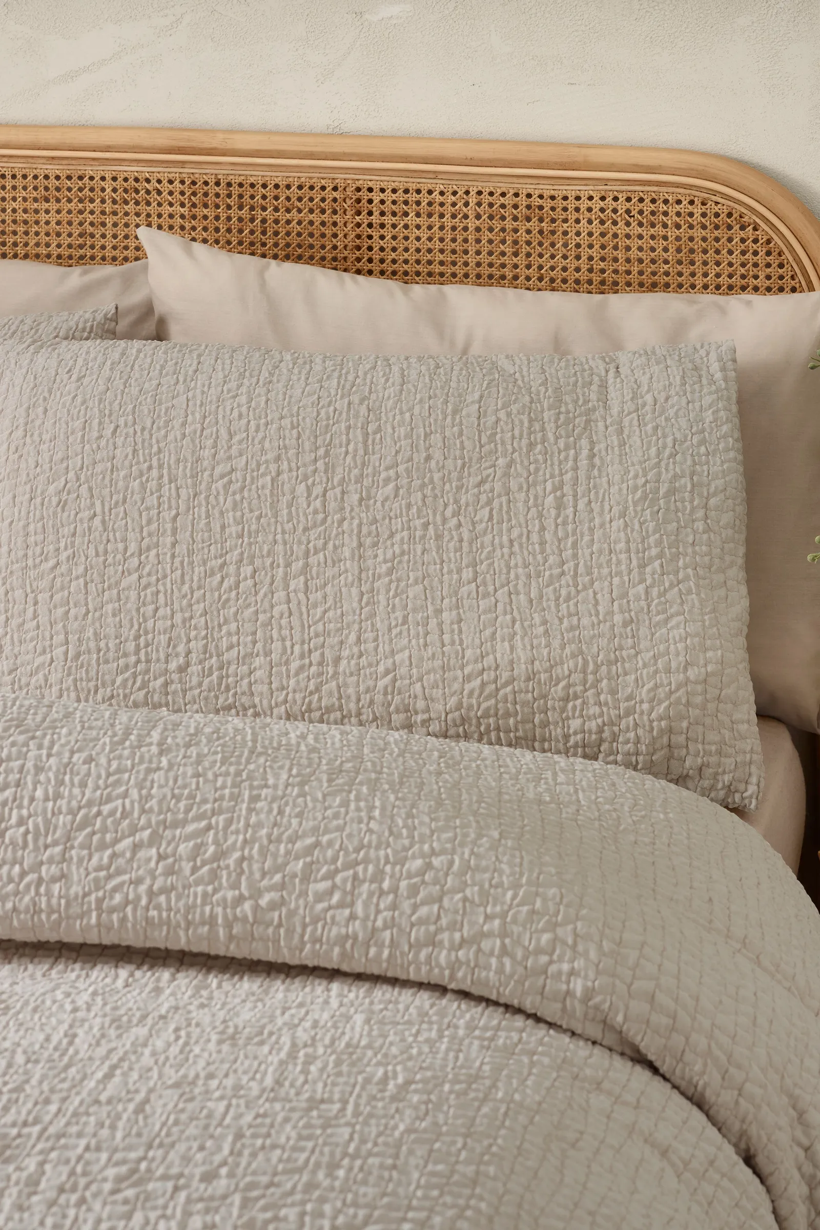 Catherine Lansfield Crinkle Seersucker Duvet Cover Set in Natural 2