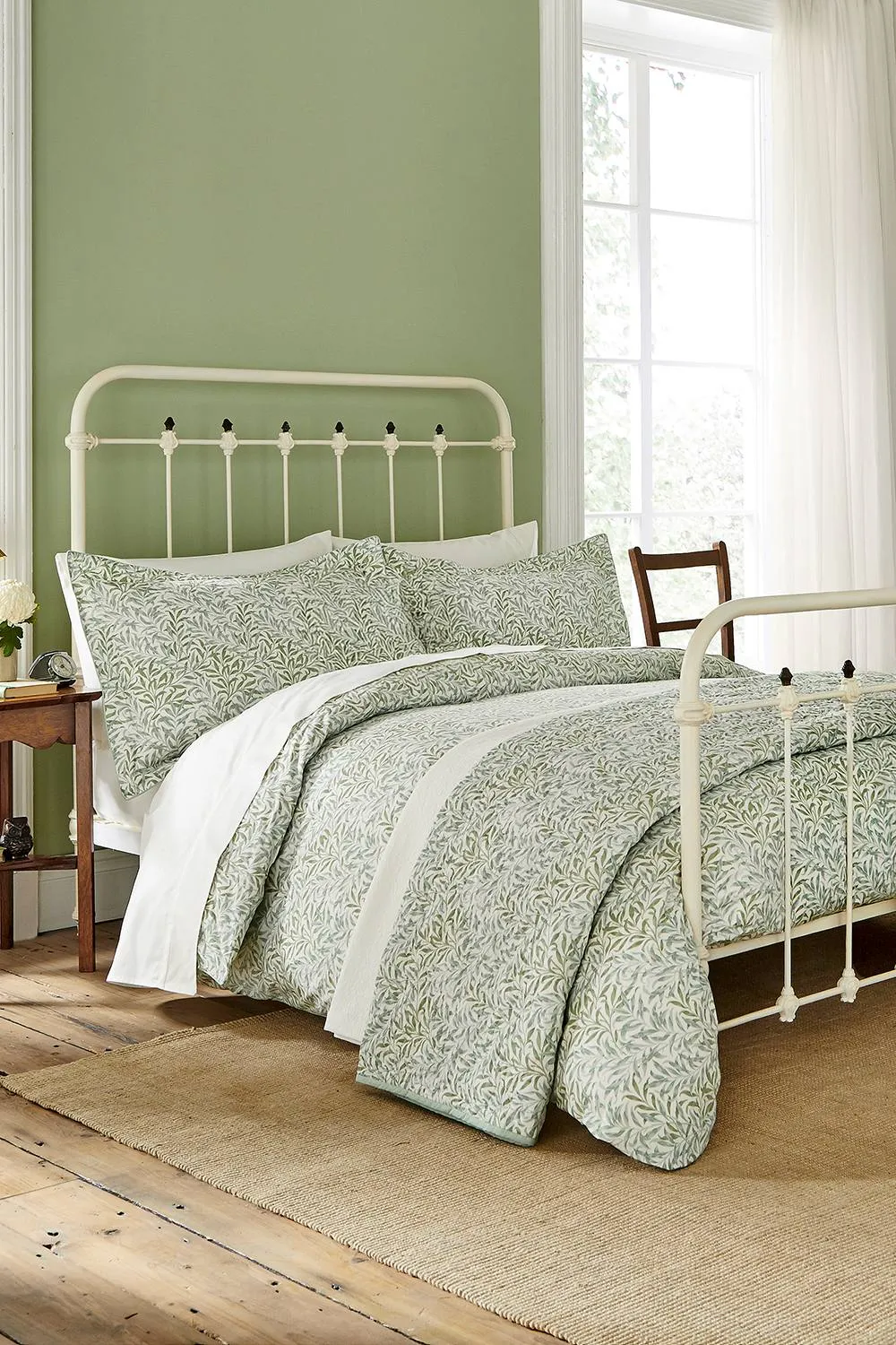 Morris & Co 'Willow Bough Sage' Cotton Percale Duvet Cover Set in Green