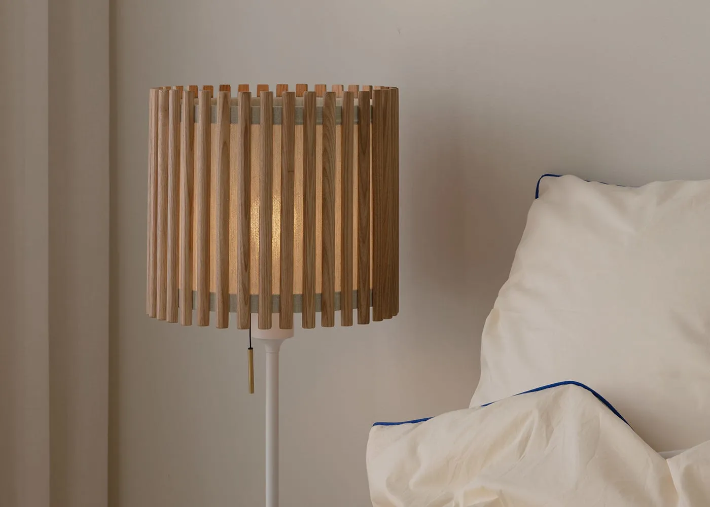 Umage Komorebi Easyfit Circle Lamp Shade Oak Medium 3