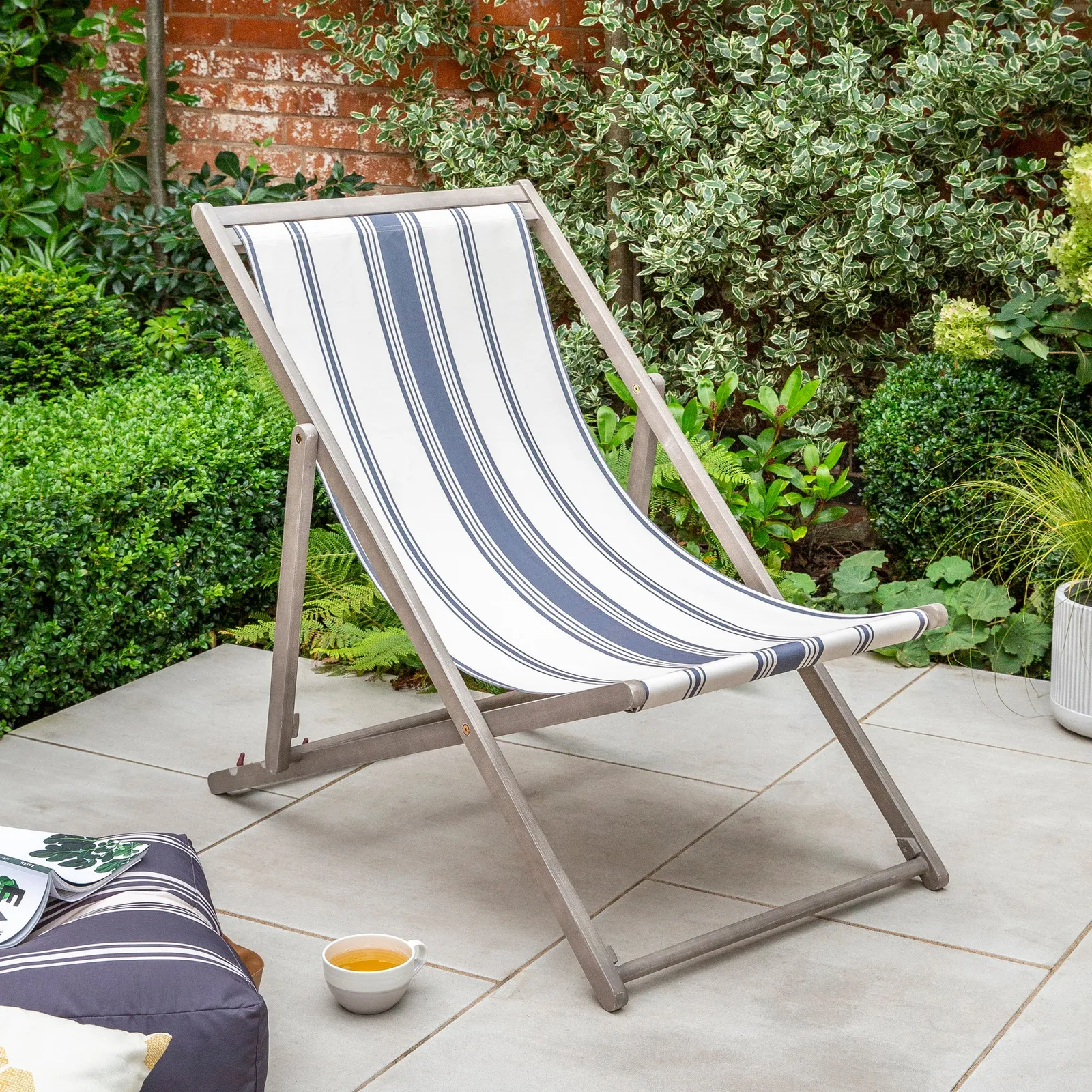 Elements Wooden Striped Deckchair Light Grey