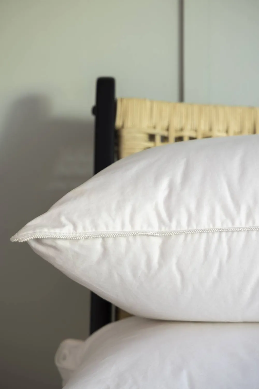 Soak&Sleep 100% Canadian Goose Down Pillow Pair - Medium/Firm in White 3