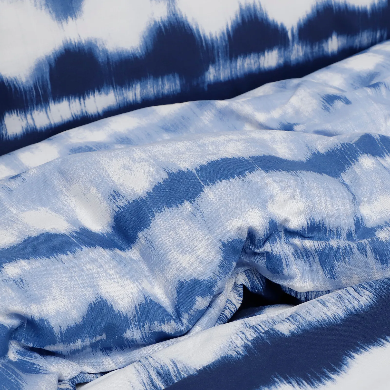 Smart Living Printed Reversible Polycotton Tiedye Tassel Trim Duvet Cover With Pillowcases in Blue 5