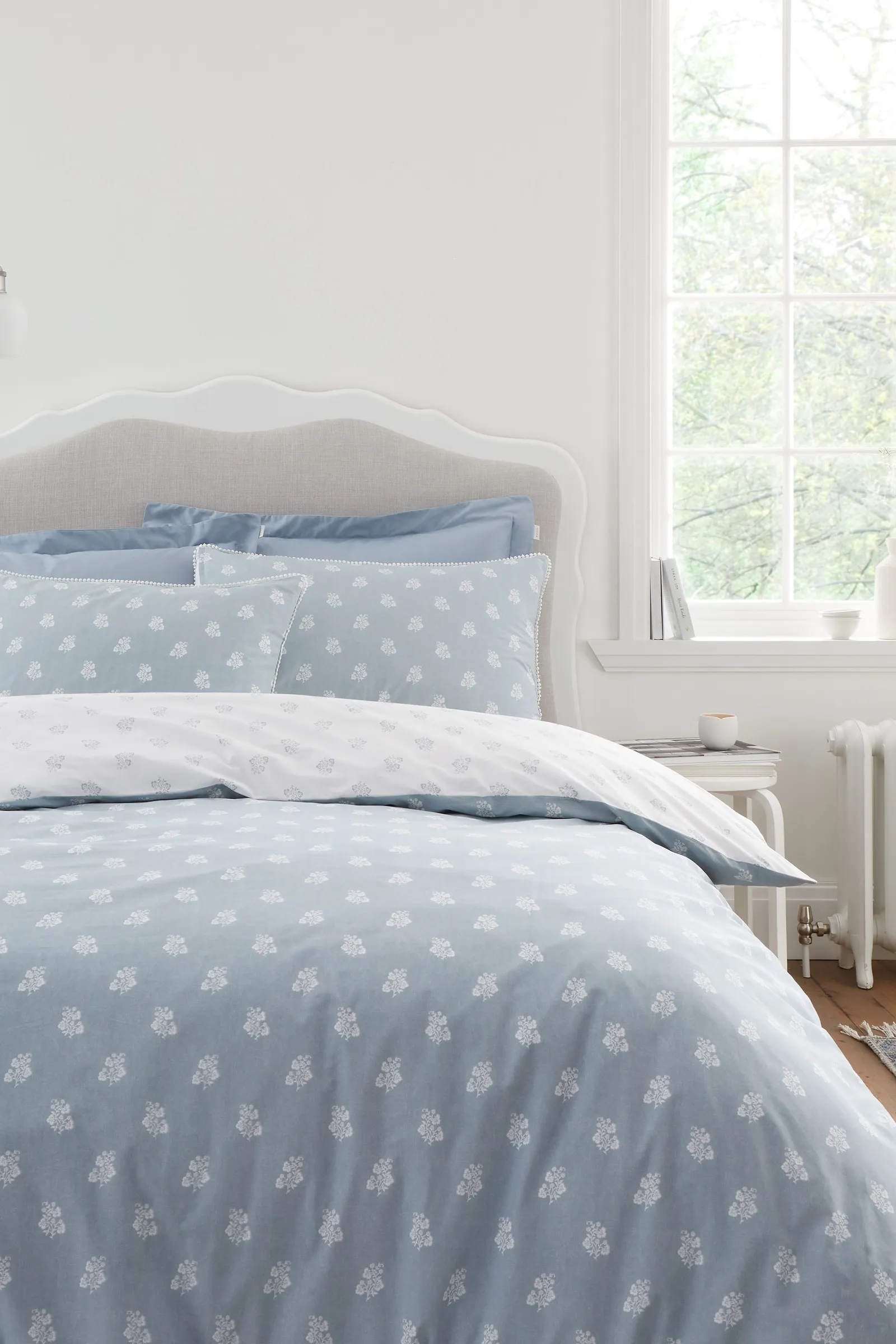 Bianca Esme Floral 200 Thread Count Cotton Reversible Duvet Cover Set in Blue 2