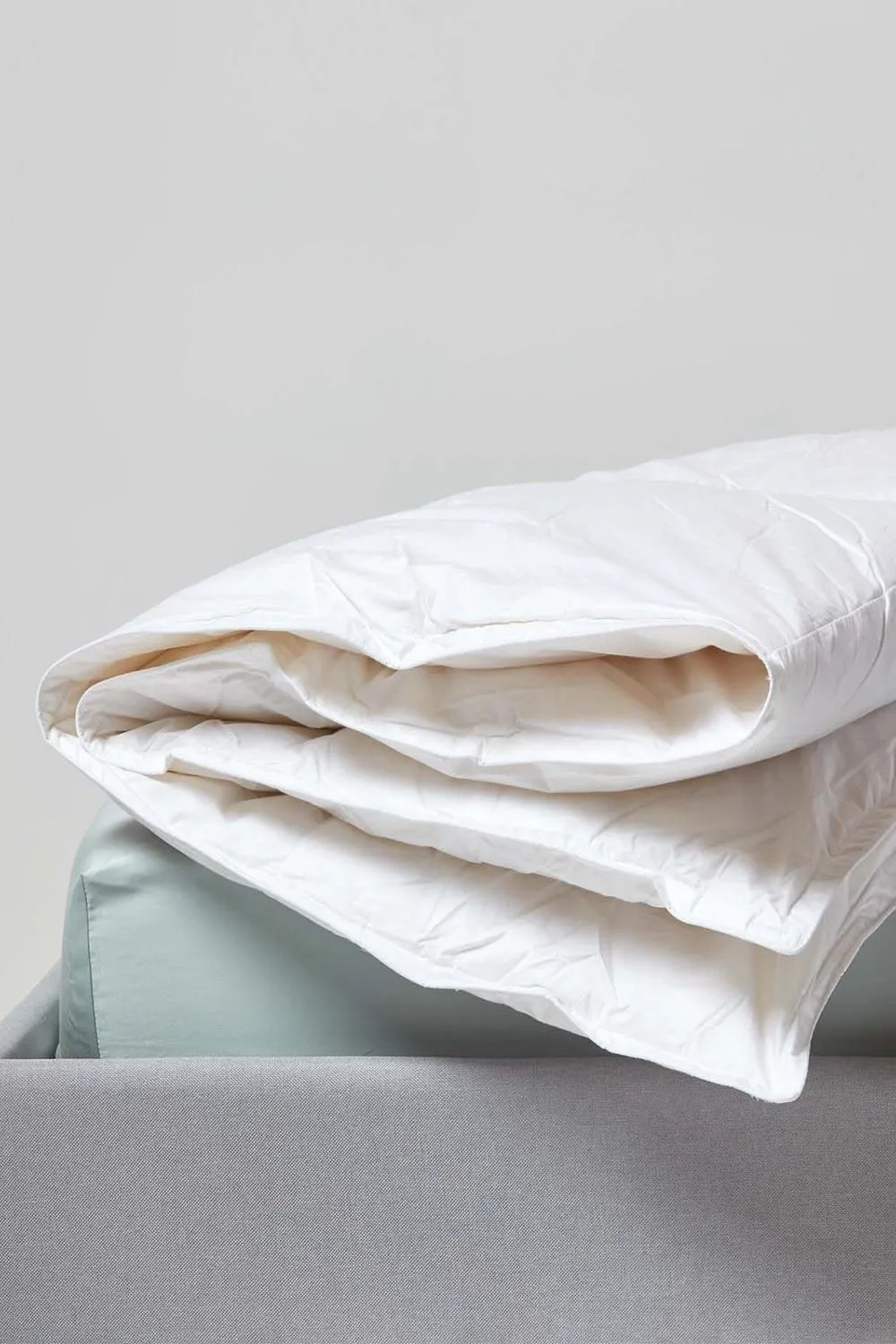 Homescapes Luxury White Duck Down 4.5 Tog Summer Duvet 2