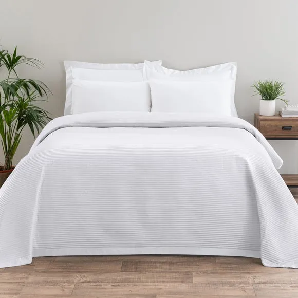 Spencer Pinsonic Bedspread 1